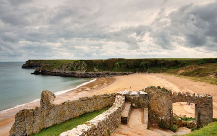 The pristine sands of Barafundle Bay in scenic Pembrokeshire